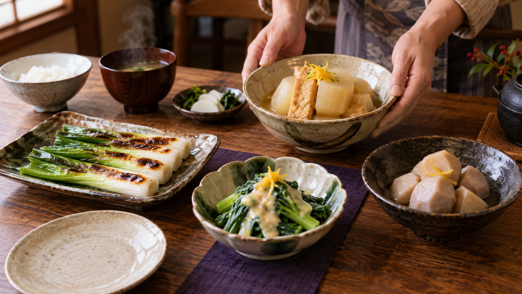 聖護院だいこんの煮物や焼き九条ねぎを並べた京都の冬料理