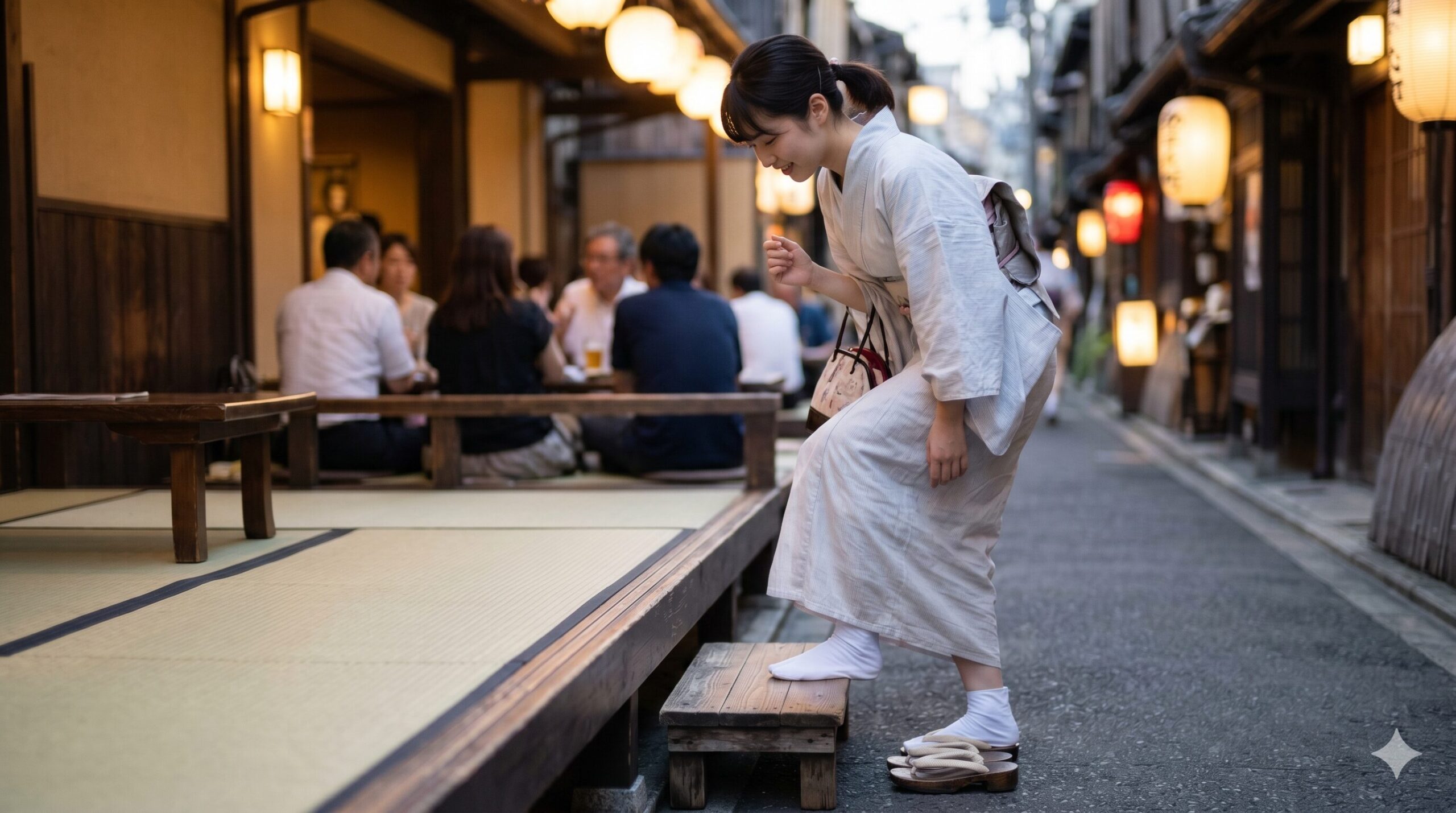 京都の納涼床の座敷で、サンダルを脱いで素足のまま畳に上がろうとする女性の足元
