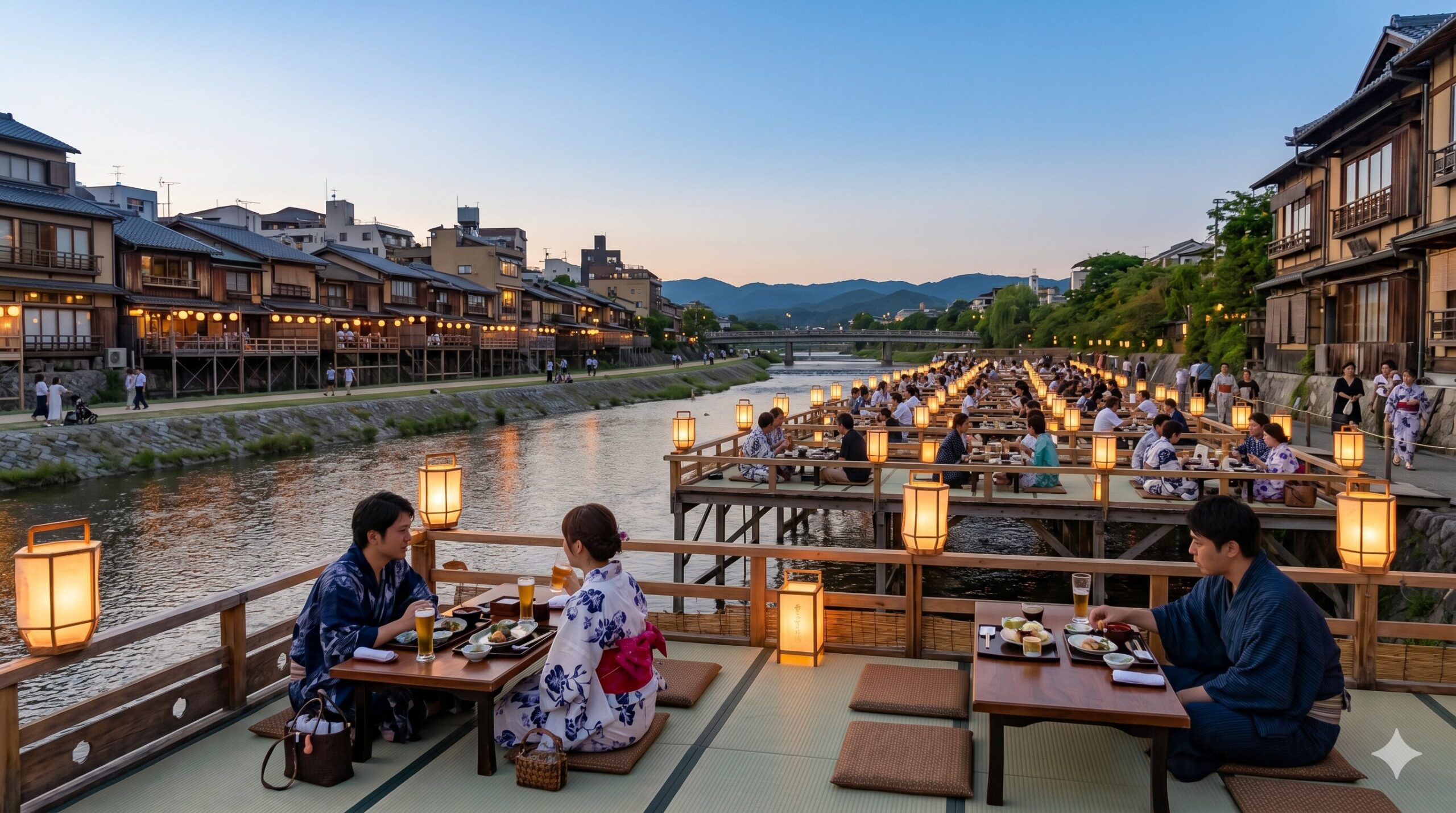 京都の鴨川納涼床で、和装姿のカップルが夏の夜風を感じながら、鱧料理と地酒を楽しむ至福の時間
