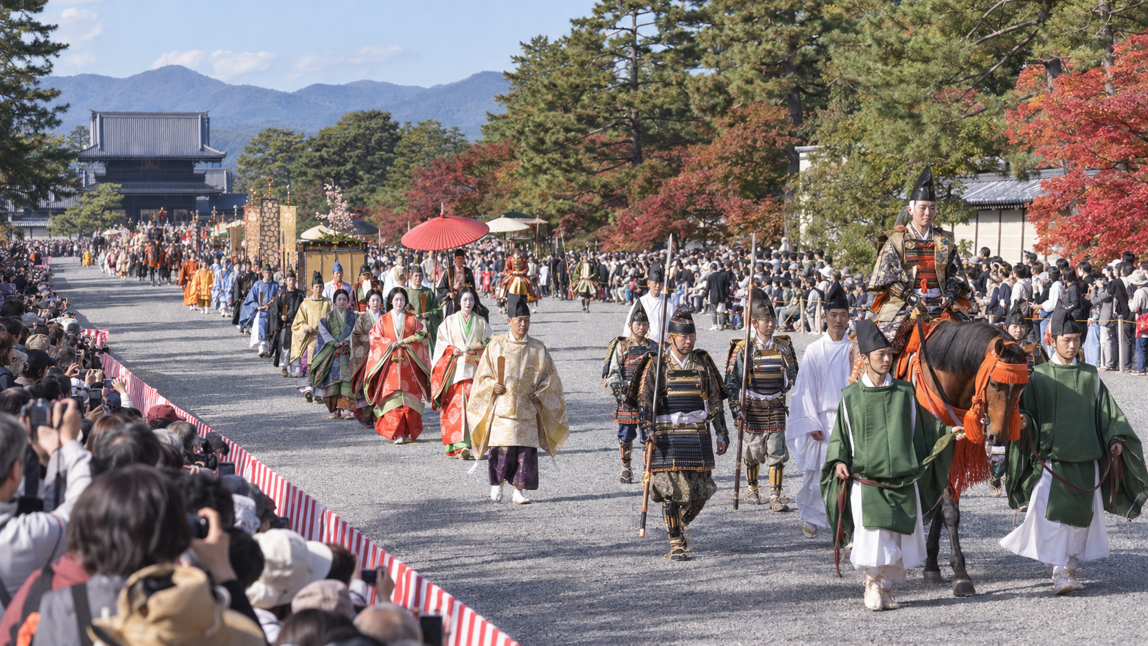 京都御苑を武者や平安装束の人々が進む京都三大祭の時代祭